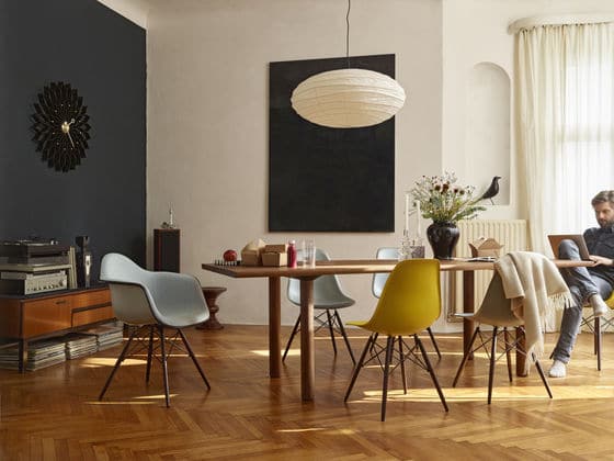Eames sales plastic chair